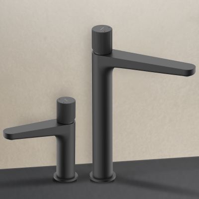 Ksuro 02 10005030 bateria umywalkowa stojąca czarny